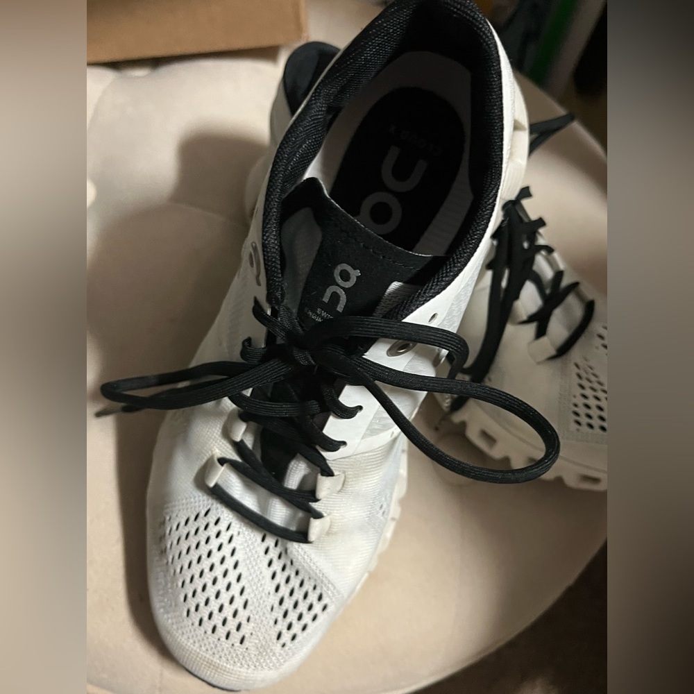 On cloud cross trainer runners 5 women like new!